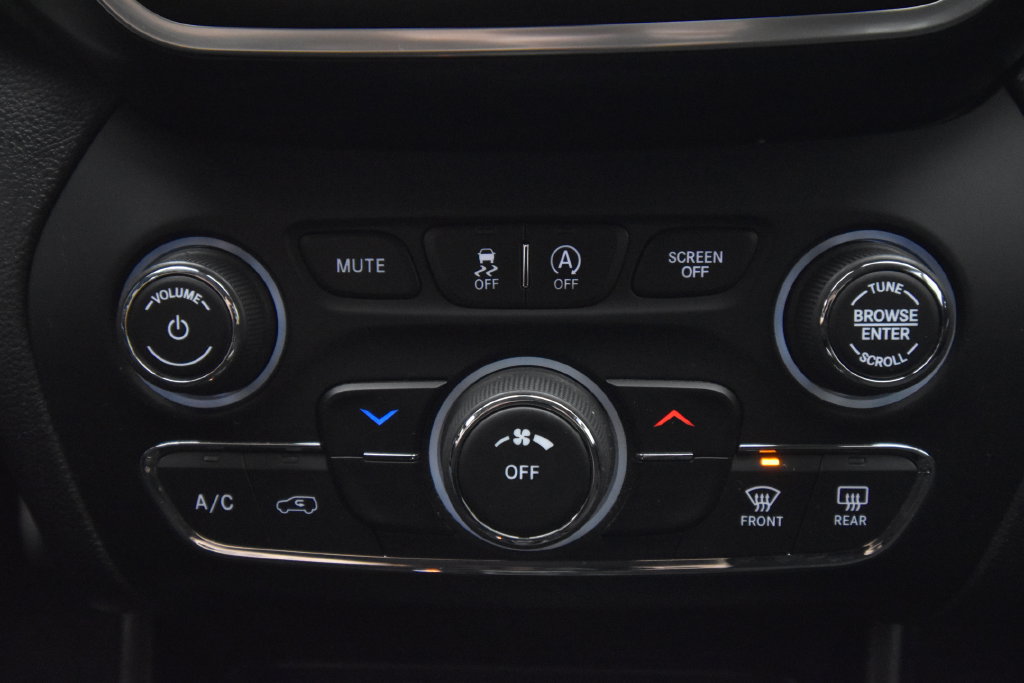 Used 2020 Jeep Cherokee Latitude FWD image 26