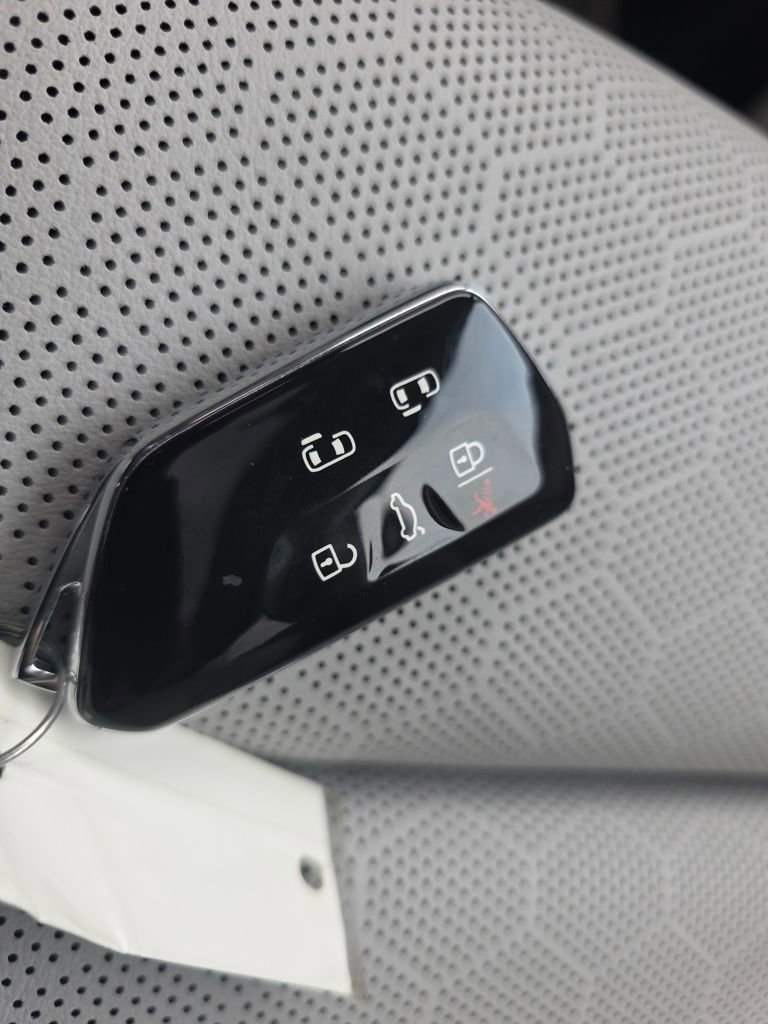 New 2025 Volkswagen ID. Buzz 1st Edition image 21