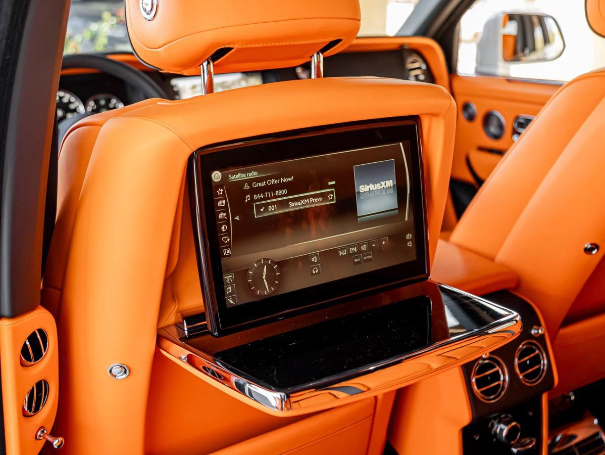 Certified 2023 Rolls-Royce Cullinan Black Badge w/ Dark Exterior Package AWD/4WD image 17