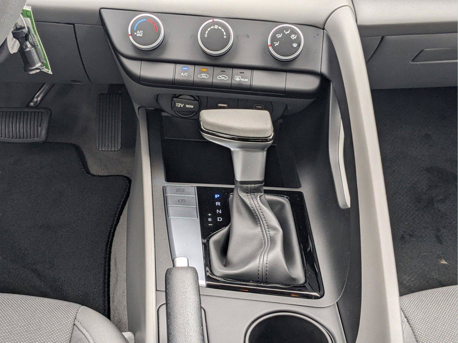 New 2026 Hyundai Elantra SE FWD image 19