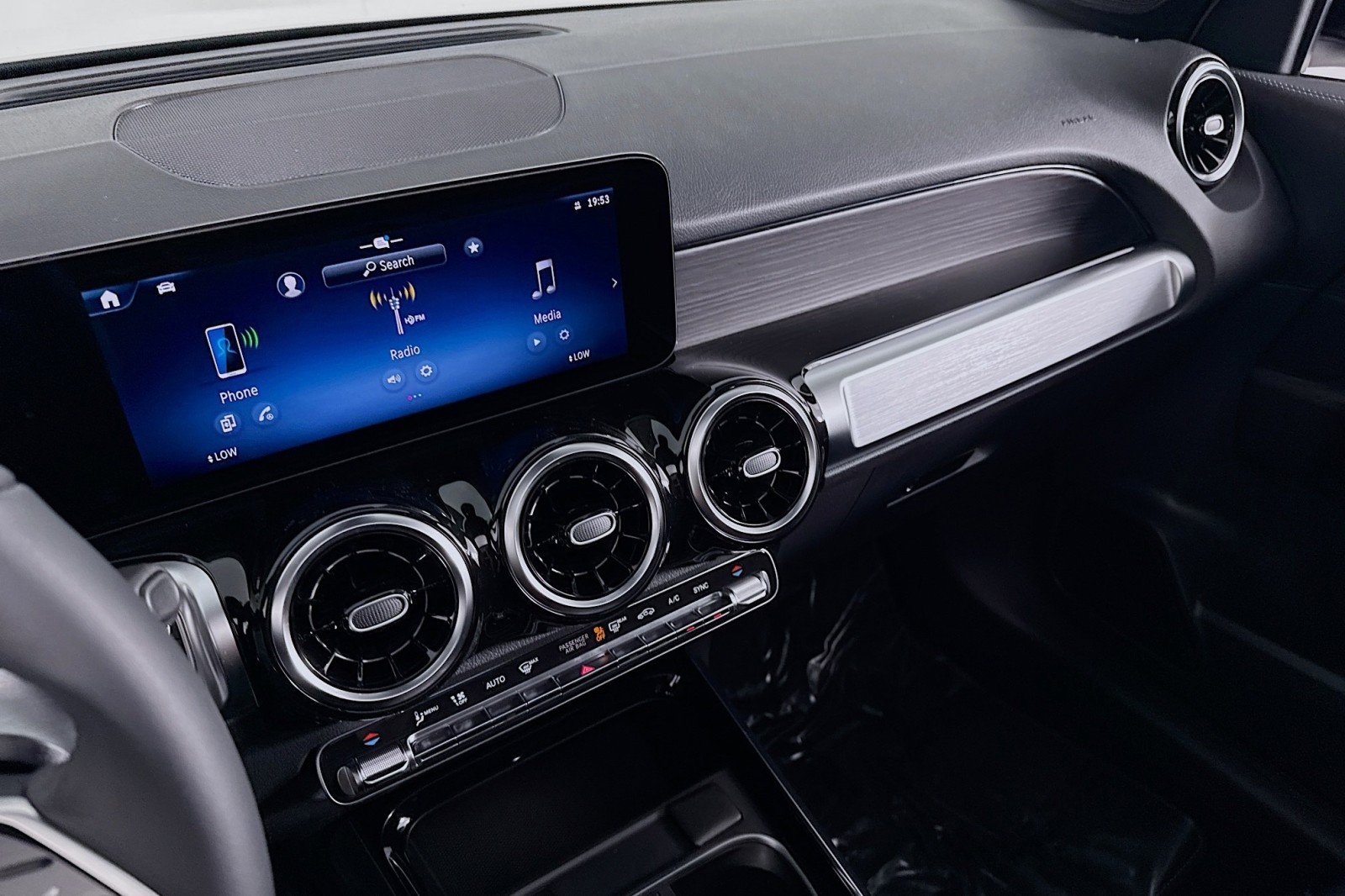 New 2026 Mercedes-Benz GLB 250 image 19