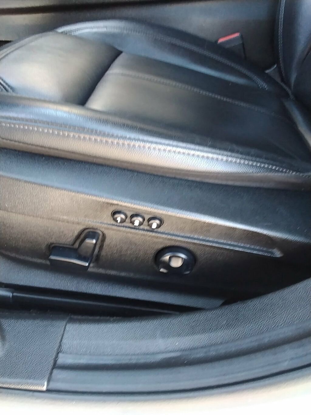 Used 2017 Alfa Romeo Giulia AWD w/ Cold Weather Package image 8