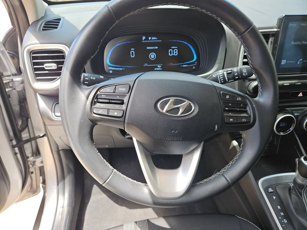 Used 2025 Hyundai Venue SEL FWD image 32