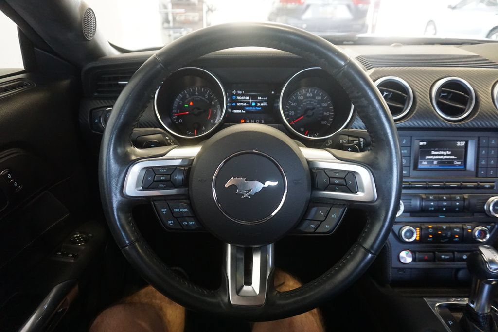 Used 2018 Ford Mustang Coupe RWD image 3