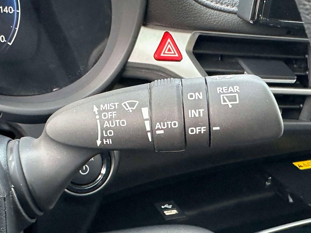 Used 2025 Toyota Sienna Platinum image 38