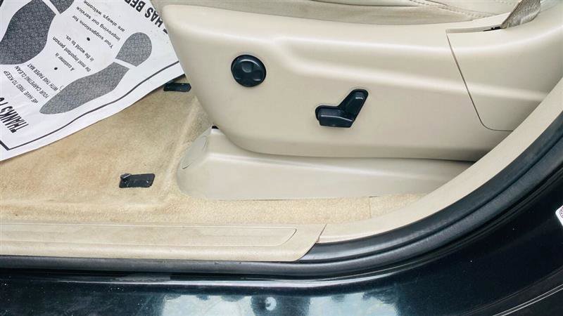 Used 2011 Jeep Grand Cherokee Laredo image 12