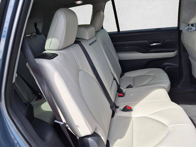 Used 2024 Toyota Grand Highlander AWD image 17