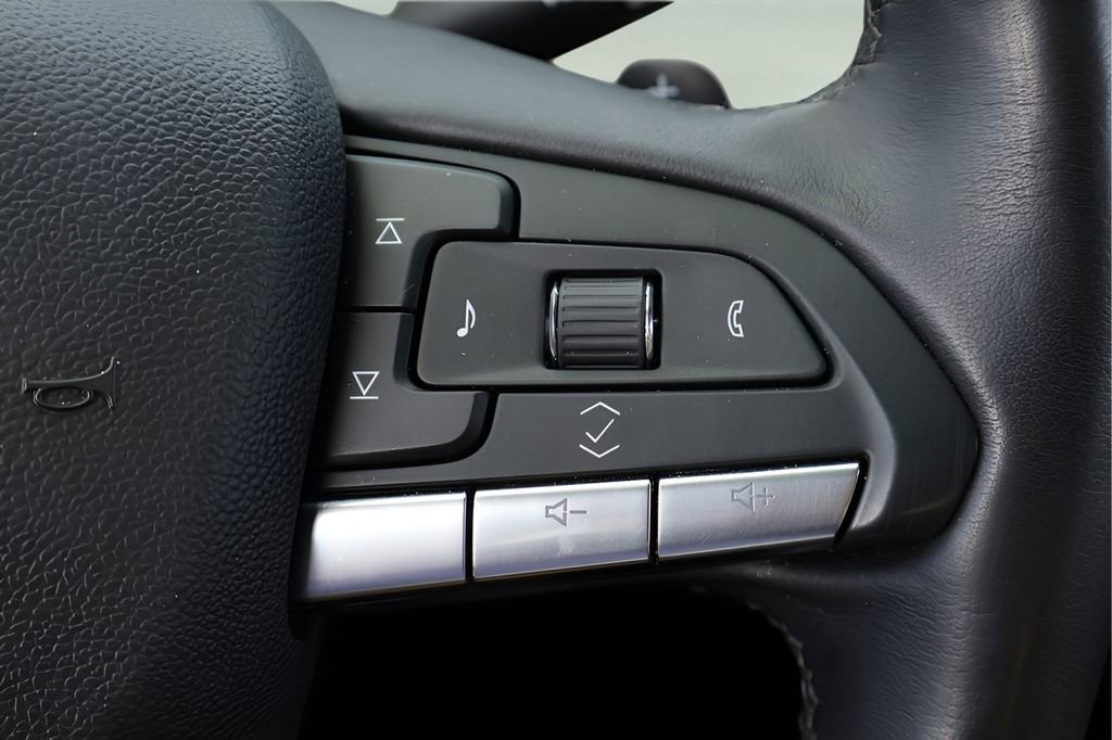 Used 2024 Cadillac XT4 Luxury w/ Cold Weather Package FWD image 20