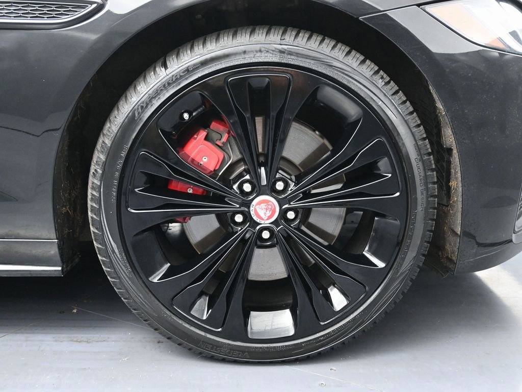 Used 2022 Jaguar XF R-Dynamic SE image 13
