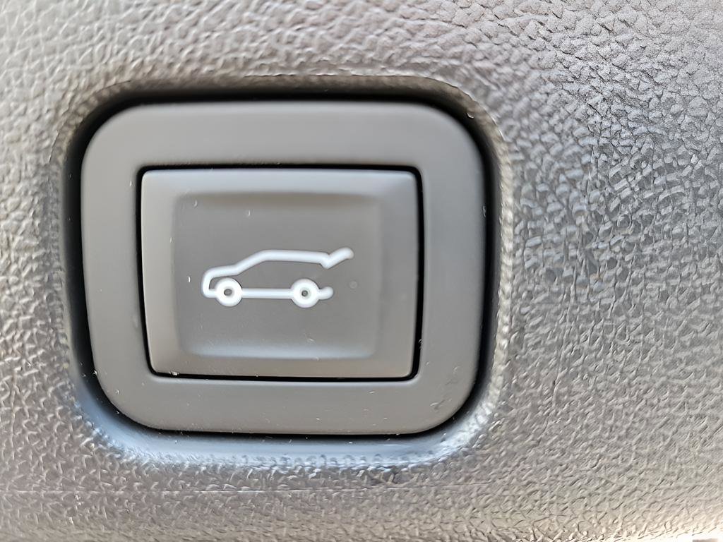 Used 2026 Chevrolet Traverse High Country image 11