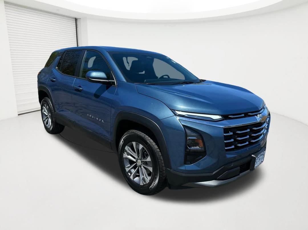 New 2026 Chevrolet Equinox LT w/ Convenience Package II AWD/4WD image 3