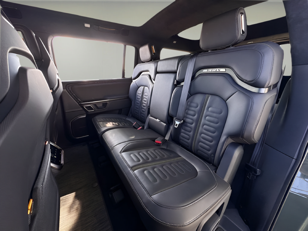Used 2022 Rivian R1S Launch Edition Quad AWD/4WD image 16