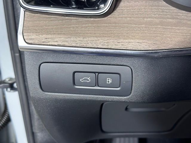 Used 2025 Volvo XC90 T8 Plus w/ Protection Package Premier AWD/4WD image 26