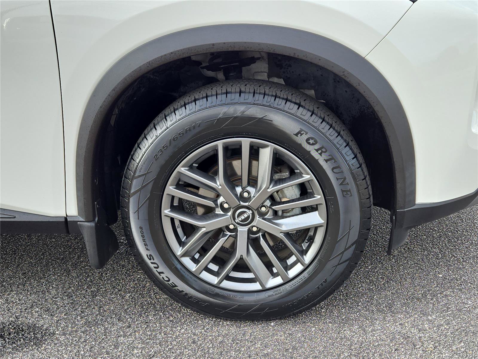 Used 2023 Nissan Rogue S FWD video 4