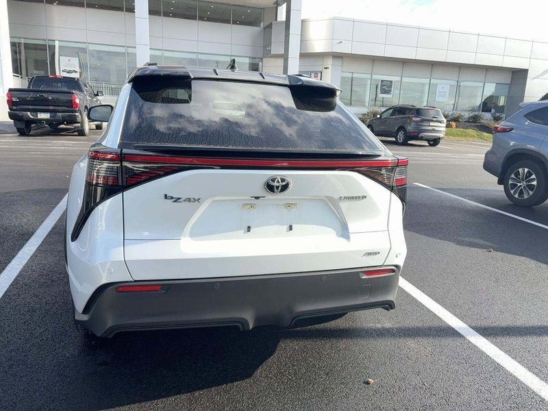 Used 2023 Toyota bZ4X Limited image 5