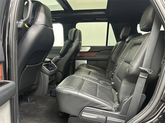 Used 2022 Lincoln Navigator Reserve image 22