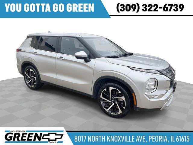 Used 2024 Mitsubishi Outlander SE image 1