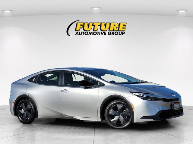 Used 2024 Toyota Prius LE image 1