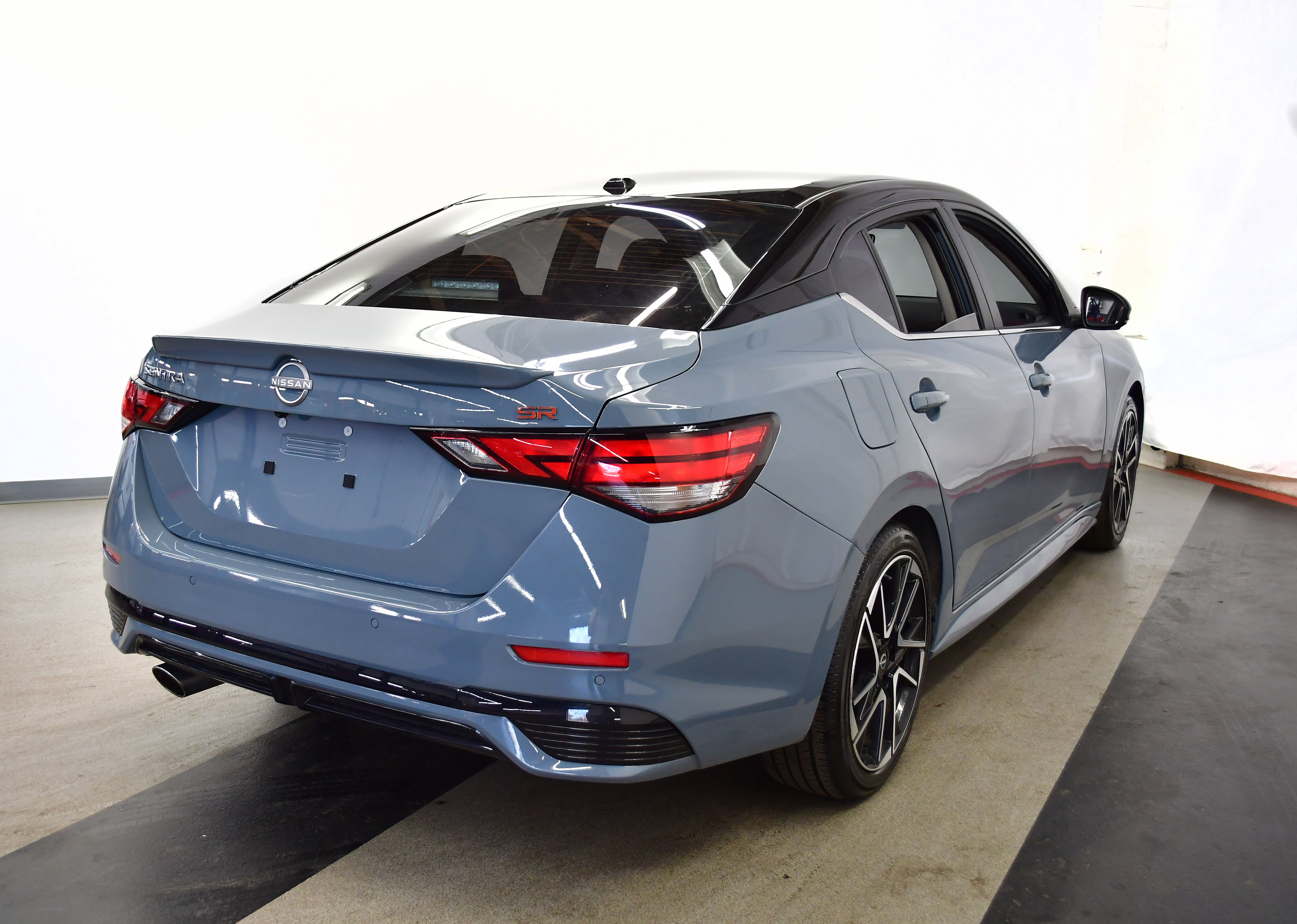 Used 2025 Nissan Sentra SR w/ SR Premium Package image 7