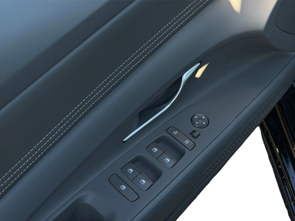 Certified 2025 Hyundai Elantra SEL image 17