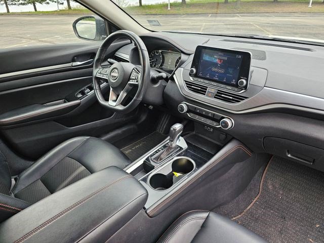 Used 2024 Nissan Altima 2.5 SR FWD image 13