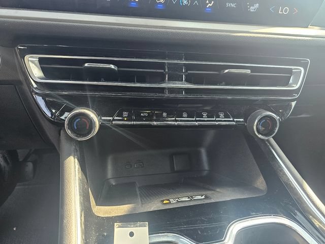 Used 2025 Chevrolet Traverse LT FWD image 22