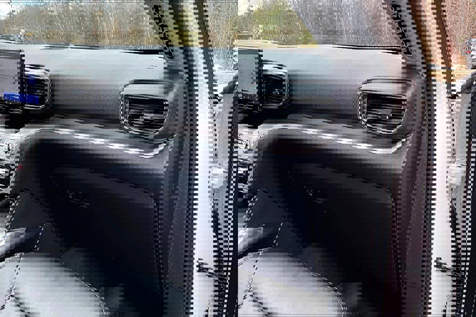 Used 2022 Ford Explorer XLT w/ Equipment Group 202A image 19