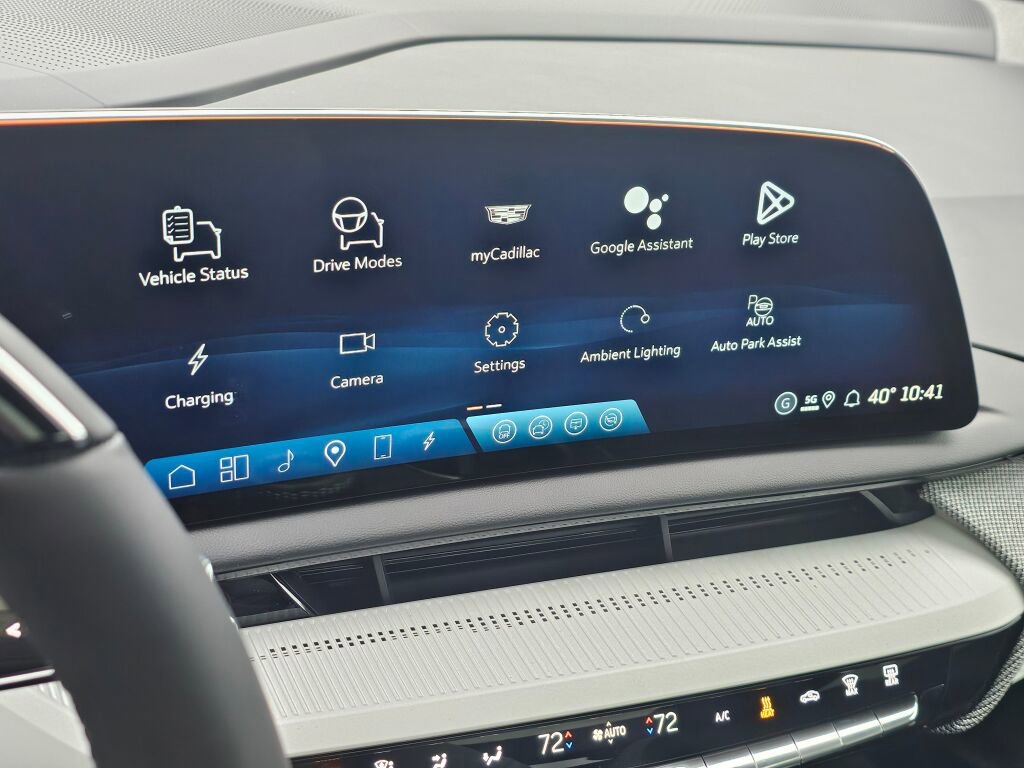 New 2026 Cadillac Optiq Luxury 1 image 35