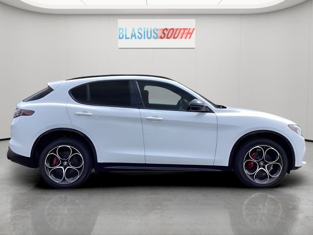 Used 2024 Alfa Romeo Stelvio Veloce image 2