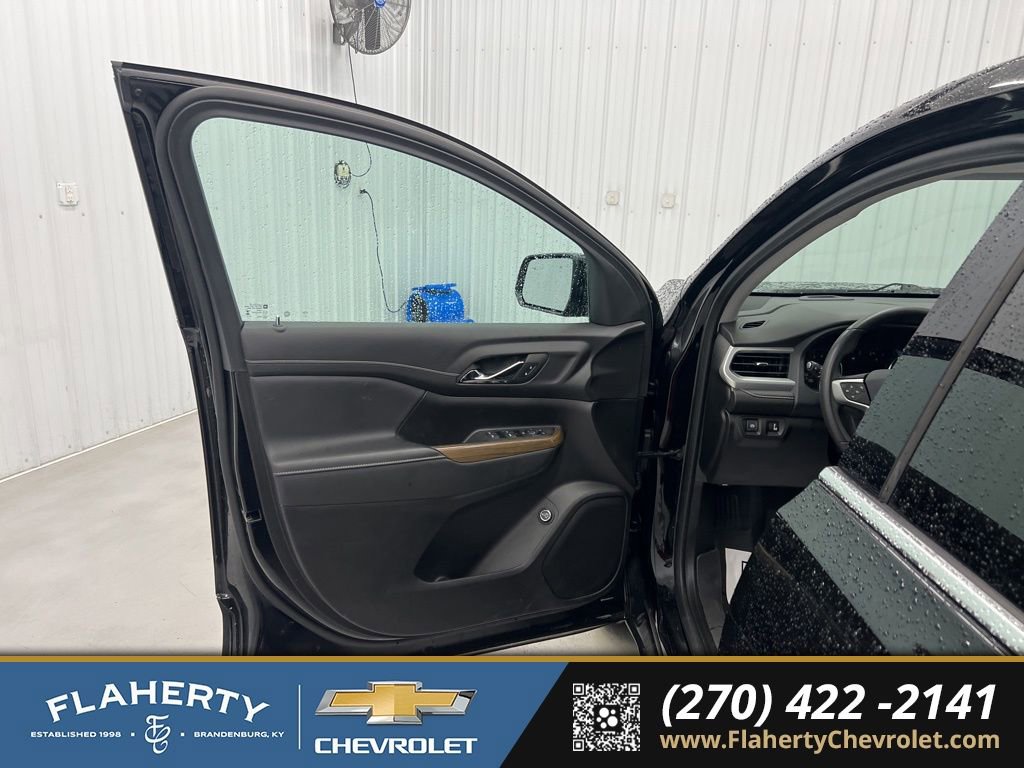 Used 2023 GMC Acadia SLE w/ Driver Convenience Package image 8