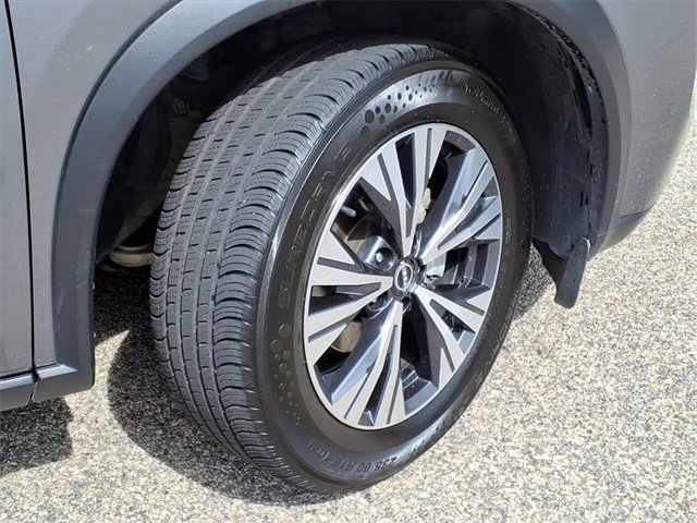 Used 2023 Nissan Rogue SV image 4