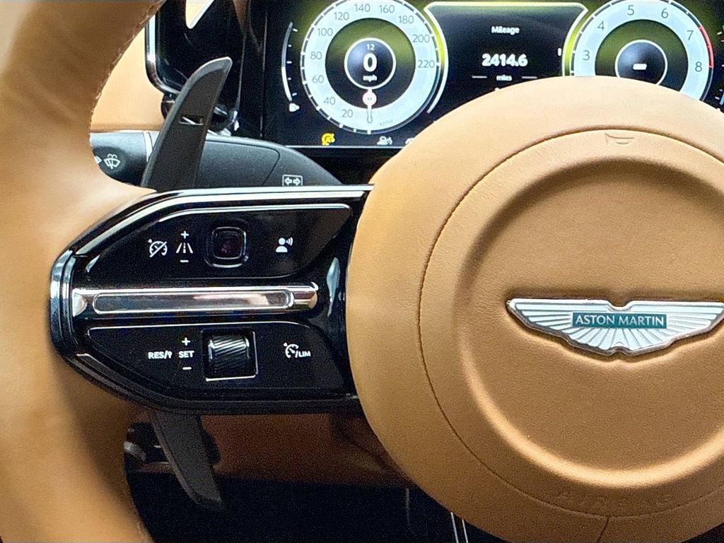 Used 2025 Aston Martin V8 Vantage Coupe image 11