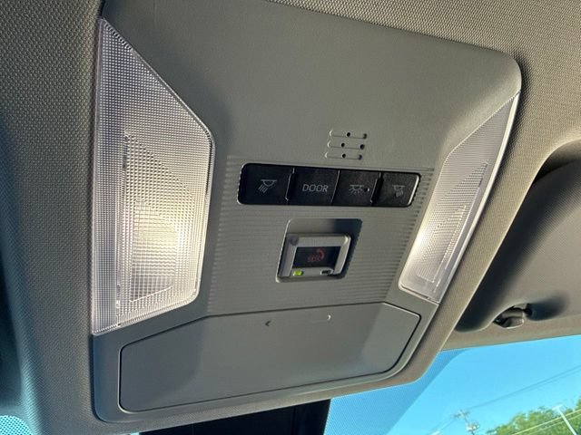 Used 2022 Toyota RAV4 LE AWD/4WD image 22