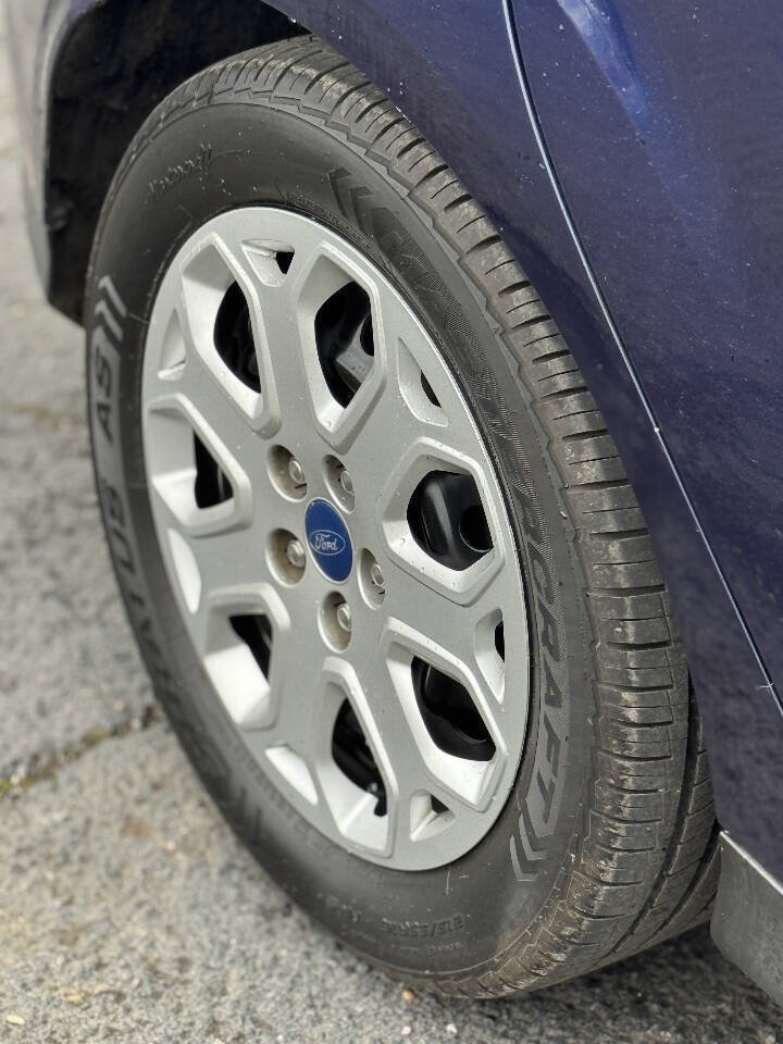Used 2012 Ford Focus SE FWD image 17