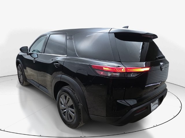 Used 2025 Nissan Pathfinder S FWD image 8