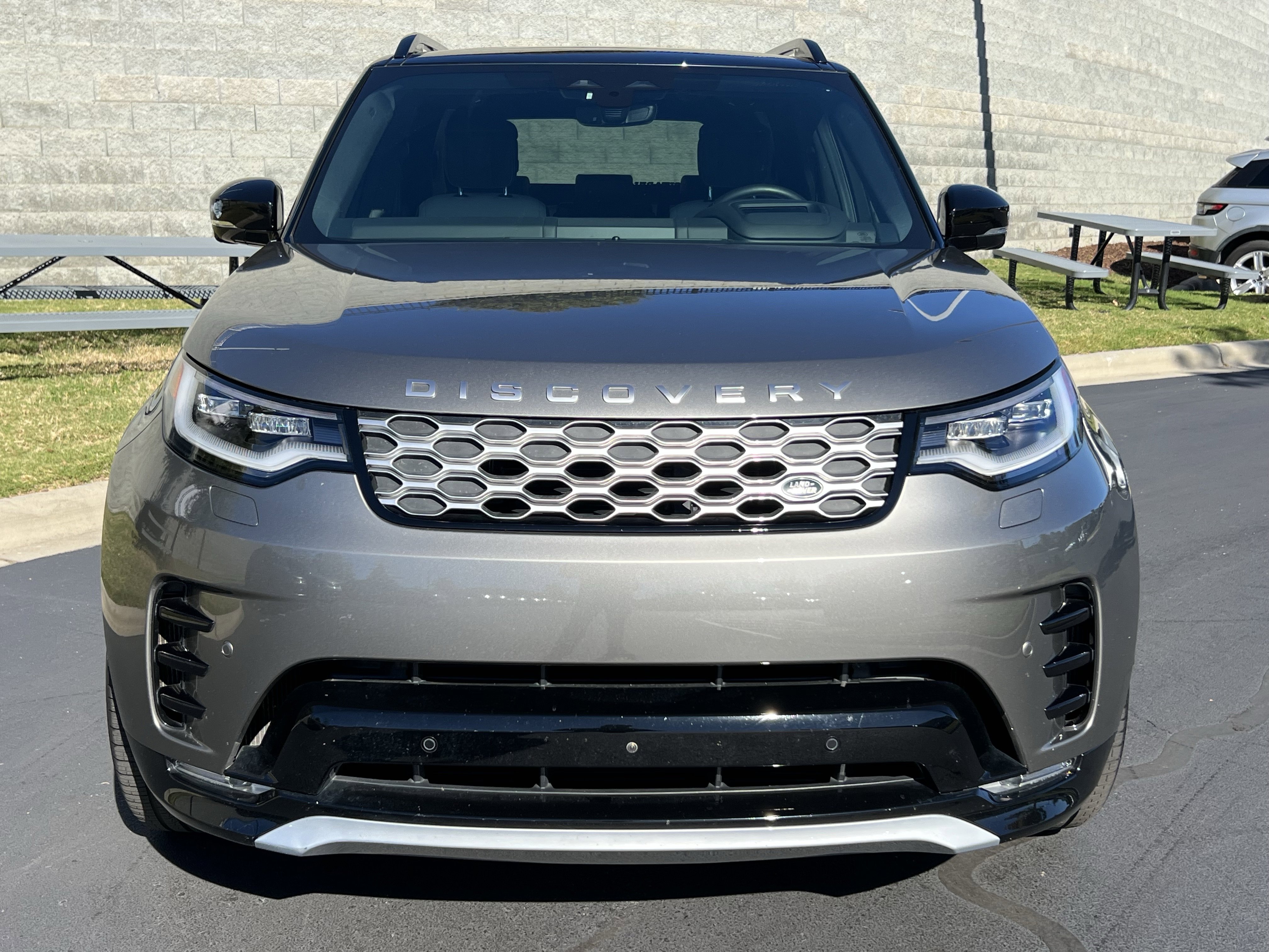 Used 2024 Land Rover Discovery Metropolitan Edition image 33