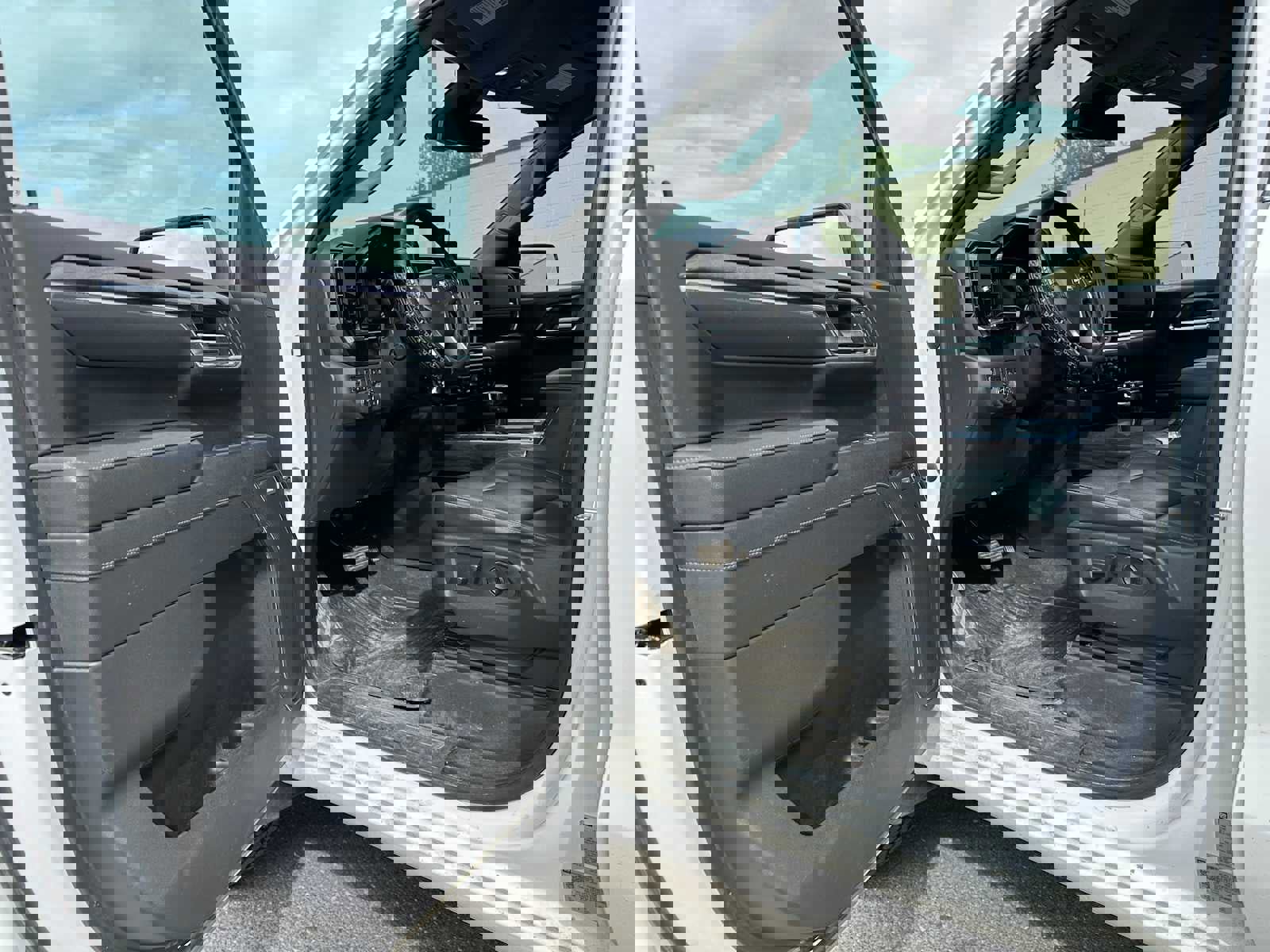 Used 2023 Chevrolet Silverado 1500 LTZ image 19