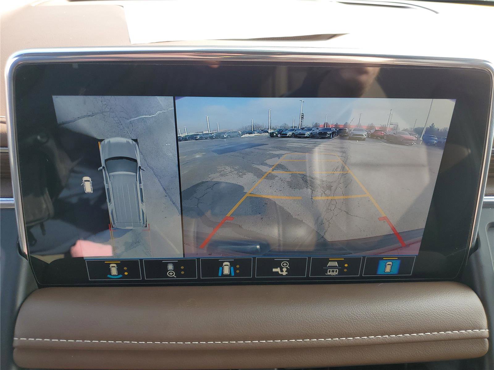 Used 2021 Chevrolet Tahoe High Country w/ Premium Package image 30