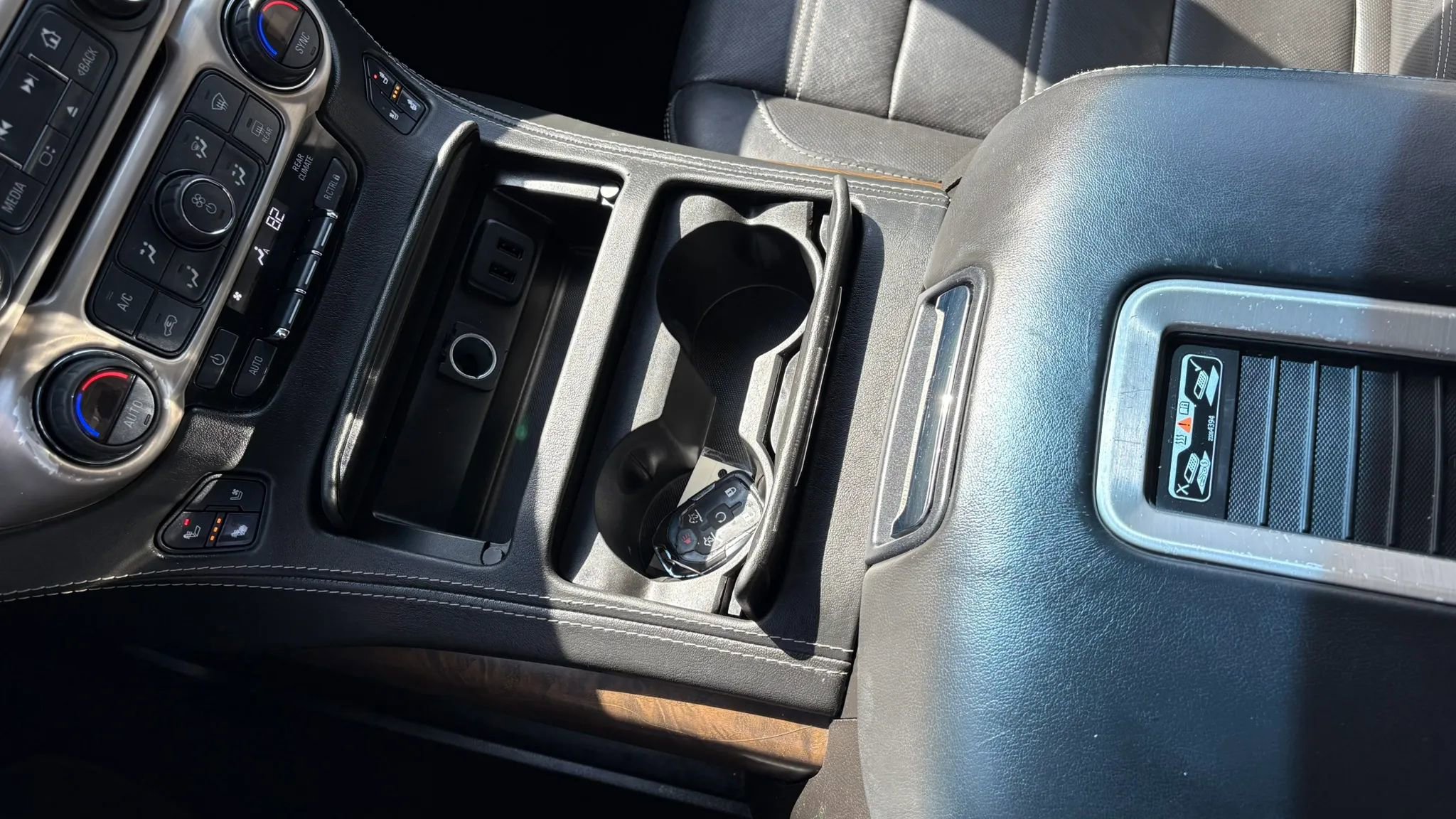 Used 2018 GMC Yukon XL Denali w/ Denali Ultimate Package image 23