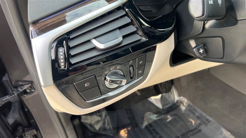 Used 2018 BMW 530e RWD image 41