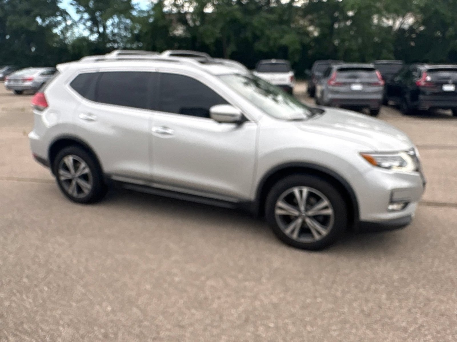 Used 2017 Nissan Rogue SL w/ SL Premium Package AWD/4WD image 19