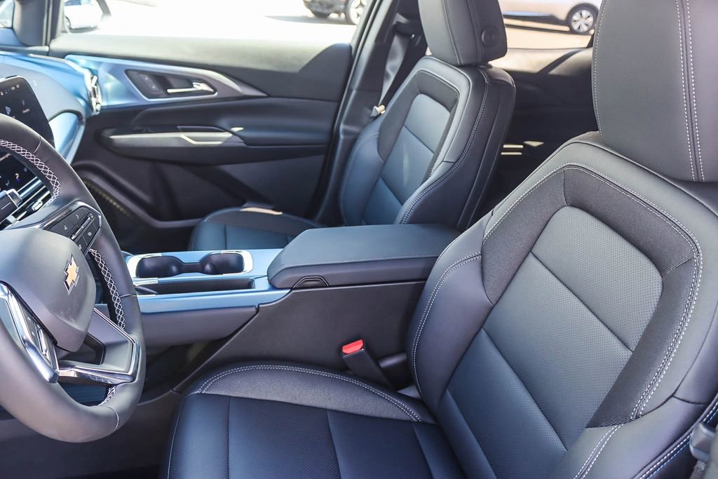 New 2026 Chevrolet Equinox EV LT image 16