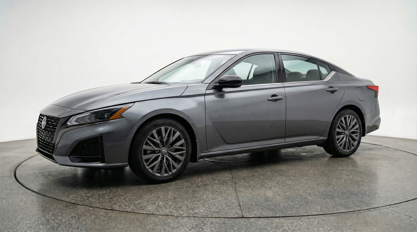 Used 2025 Nissan Altima 2.5 SV image 3