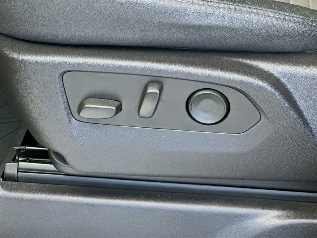 Used 2025 Chevrolet Silverado 1500 ZR2 w/ Technology Package image 23