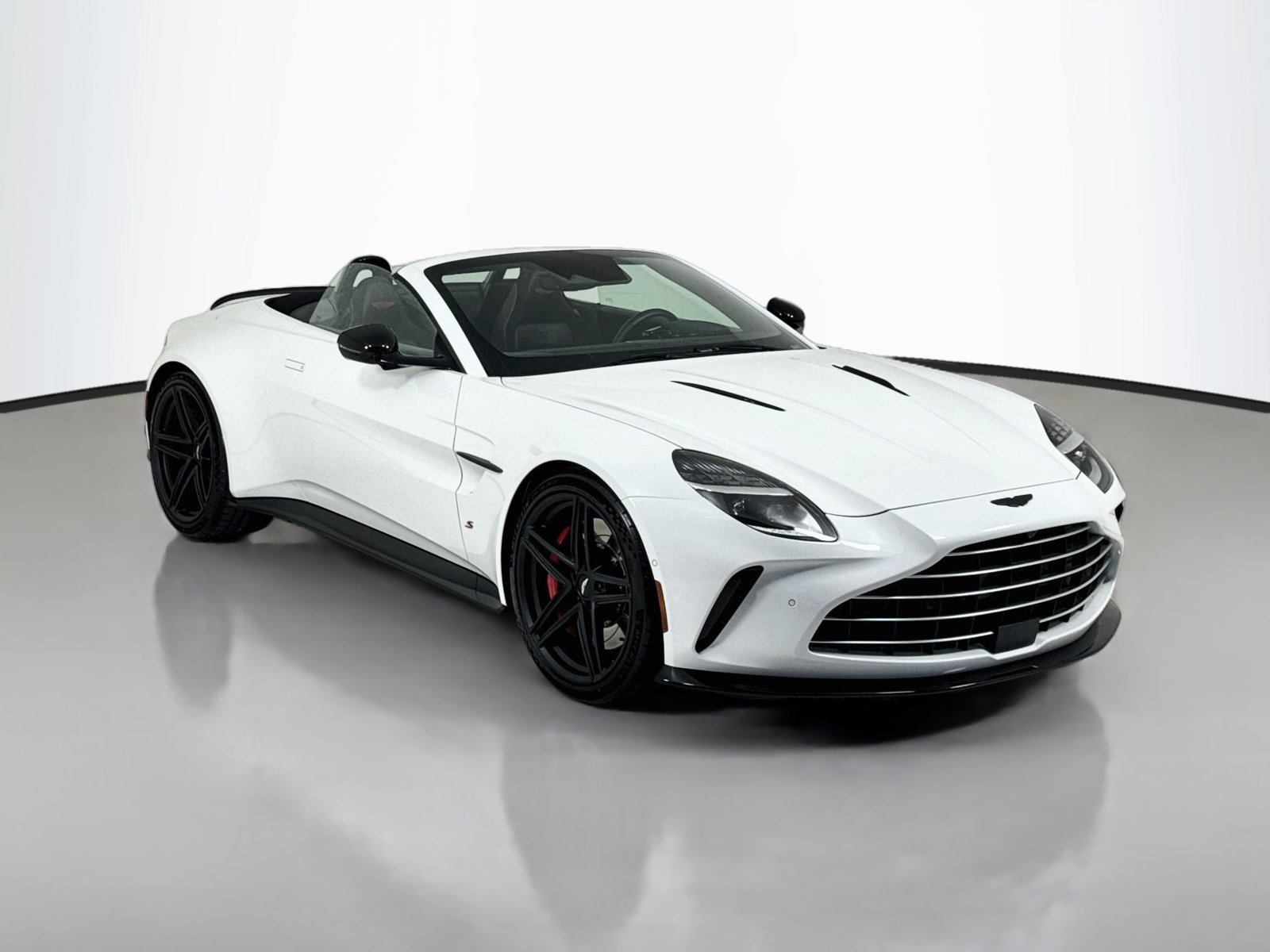 Used 2026 Aston Martin V8 Vantage S RWD image 1
