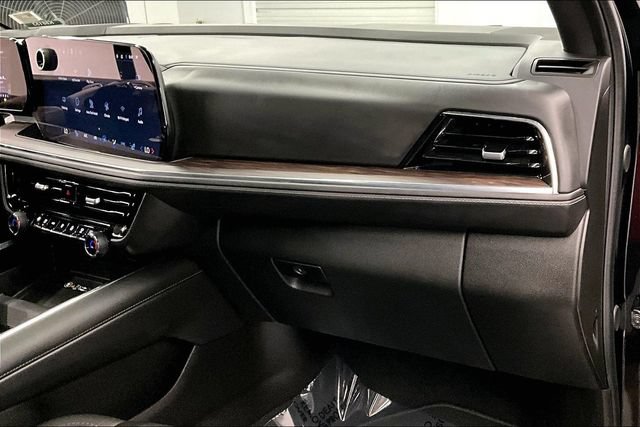 Used 2025 Chevrolet Suburban LT w/ Comfort Package AWD/4WD image 19