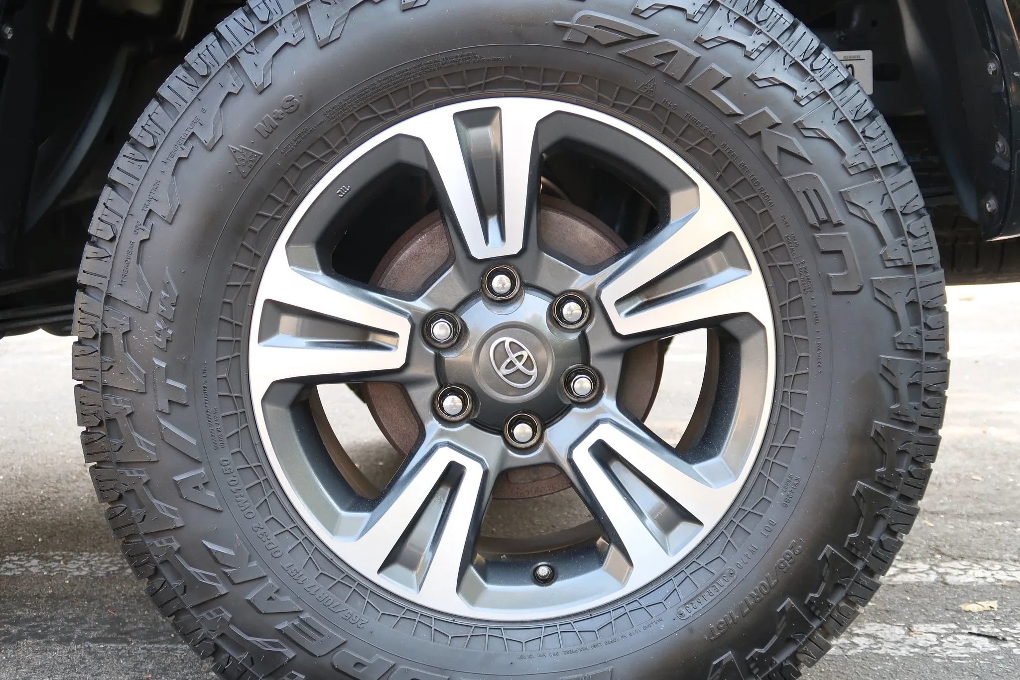 Used 2017 Toyota Tacoma TRD Sport w/ Tow Package (A/T) AWD/4WD image 8