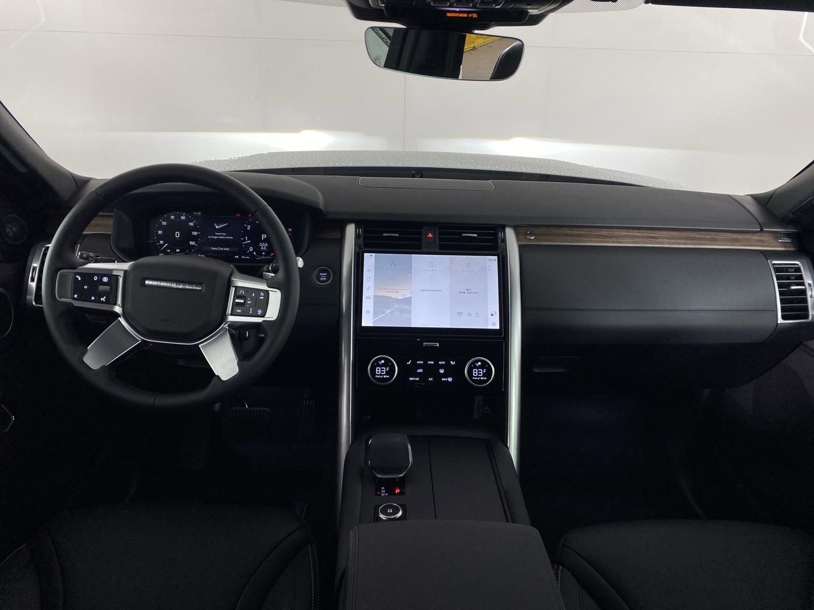 Certified 2025 Land Rover Discovery S image 12