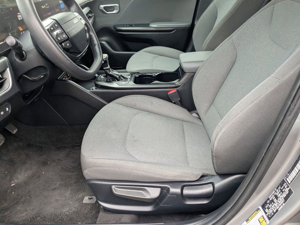 Used 2025 Kia K4 LXS image 11