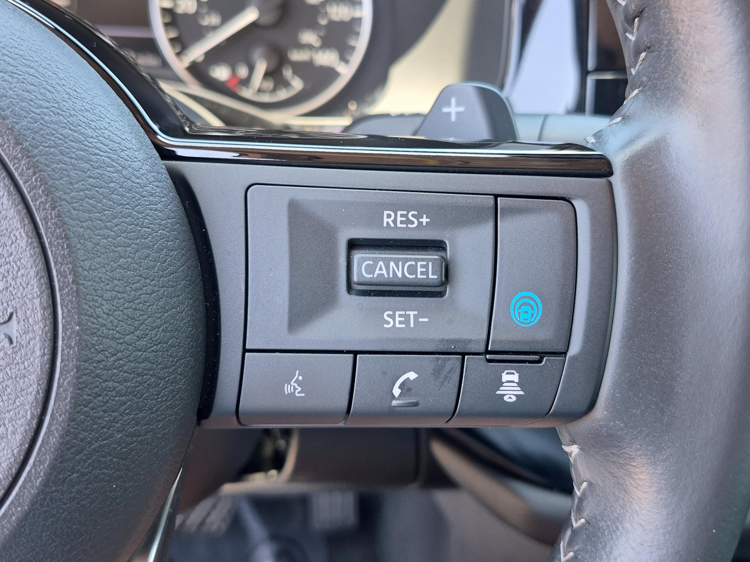 Certified 2025 Nissan Pathfinder SL FWD image 32
